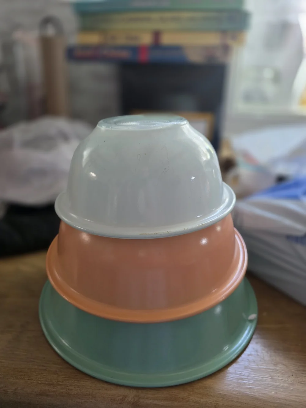 Set of 3 Vintage Pyrex Mixing Bowls in Mint, Peach, and Pale Blue